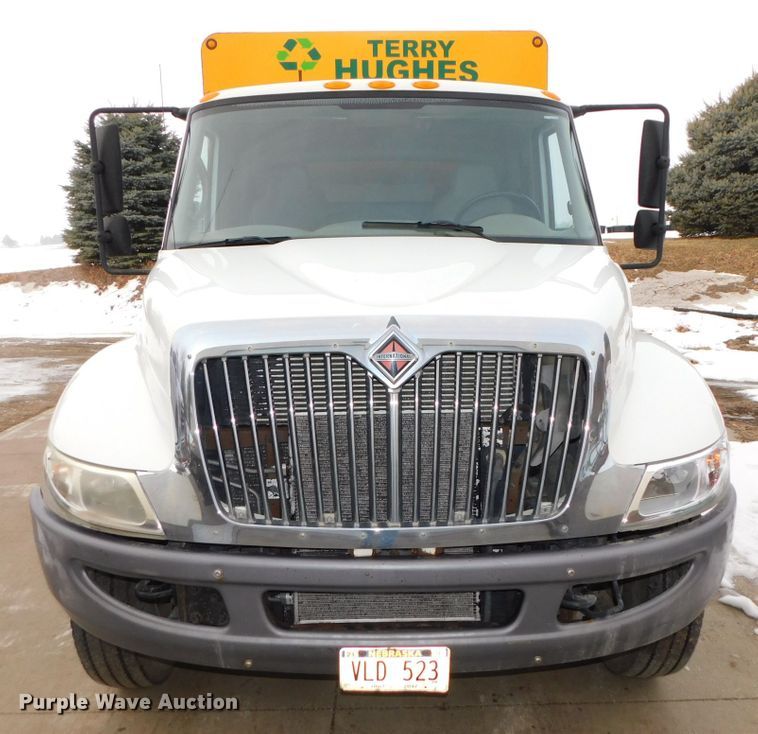 image for item DJ5911 2008 International 4300  chip bed truck