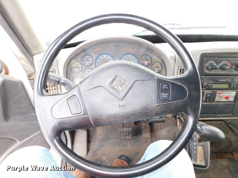 image for item DJ5911 2008 International 4300  chip bed truck