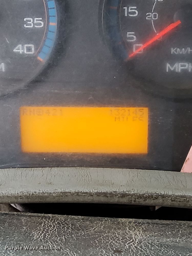 image for item DJ5911 2008 International 4300  chip bed truck