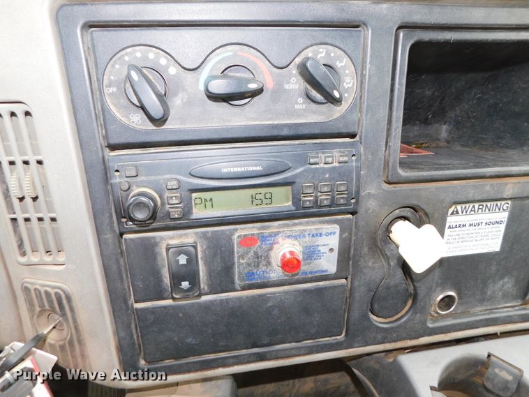 image for item DJ5911 2008 International 4300  chip bed truck