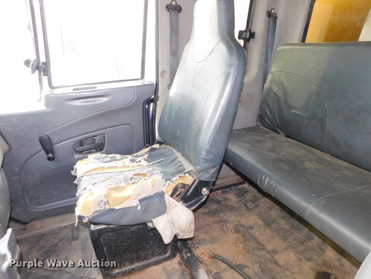 image for item DJ5911 2008 International 4300  chip bed truck