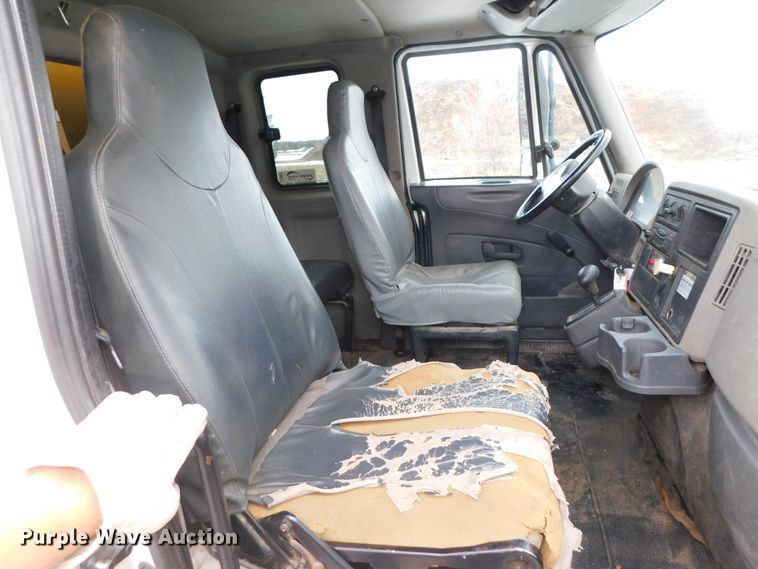 image for item DJ5911 2008 International 4300  chip bed truck