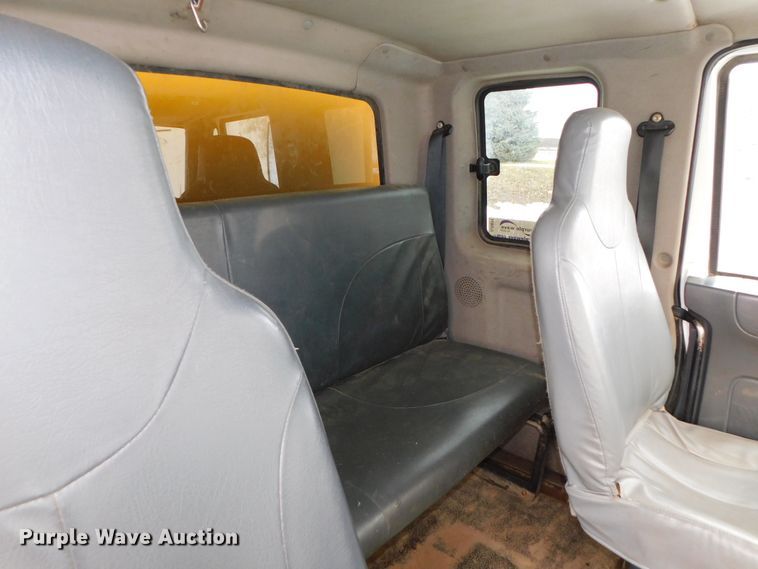 image for item DJ5911 2008 International 4300  chip bed truck