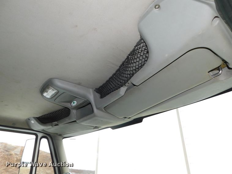 image for item DJ5911 2008 International 4300  chip bed truck