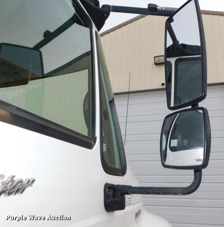 image for item DJ5911 2008 International 4300  chip bed truck