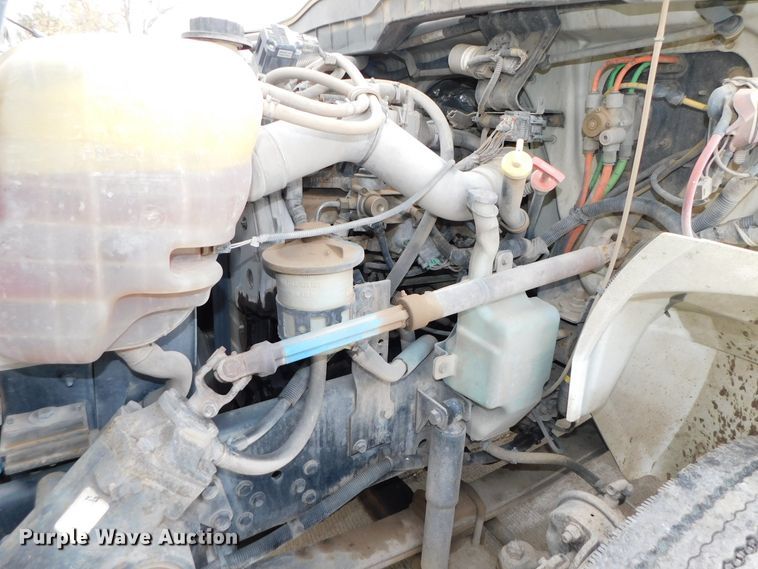 image for item DJ5911 2008 International 4300  chip bed truck