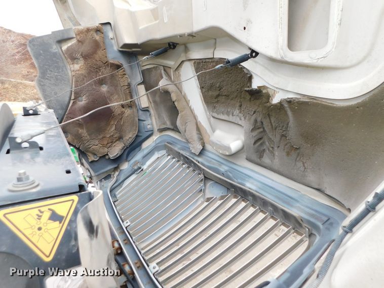 image for item DJ5911 2008 International 4300  chip bed truck