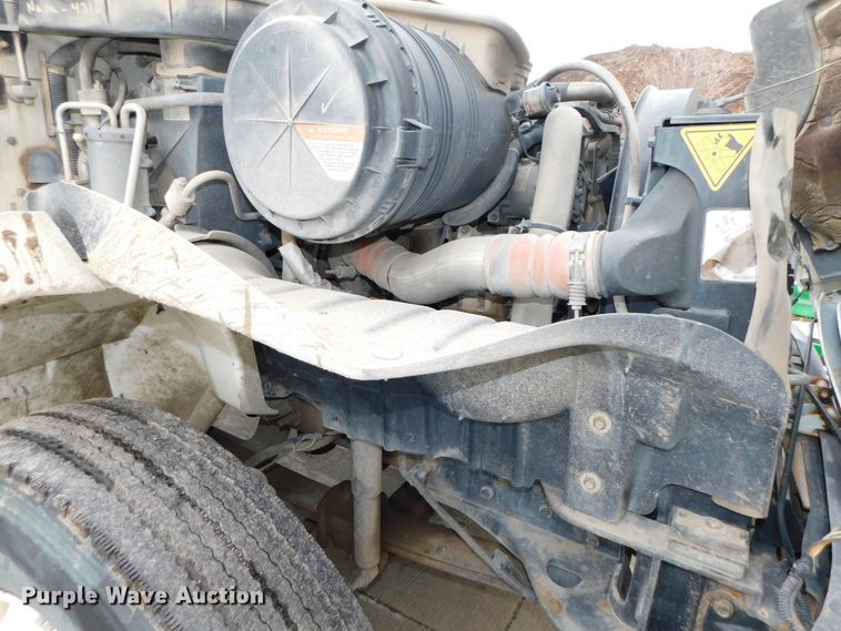 image for item DJ5911 2008 International 4300  chip bed truck