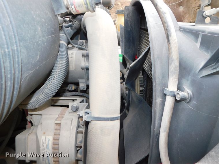 image for item DJ5911 2008 International 4300  chip bed truck