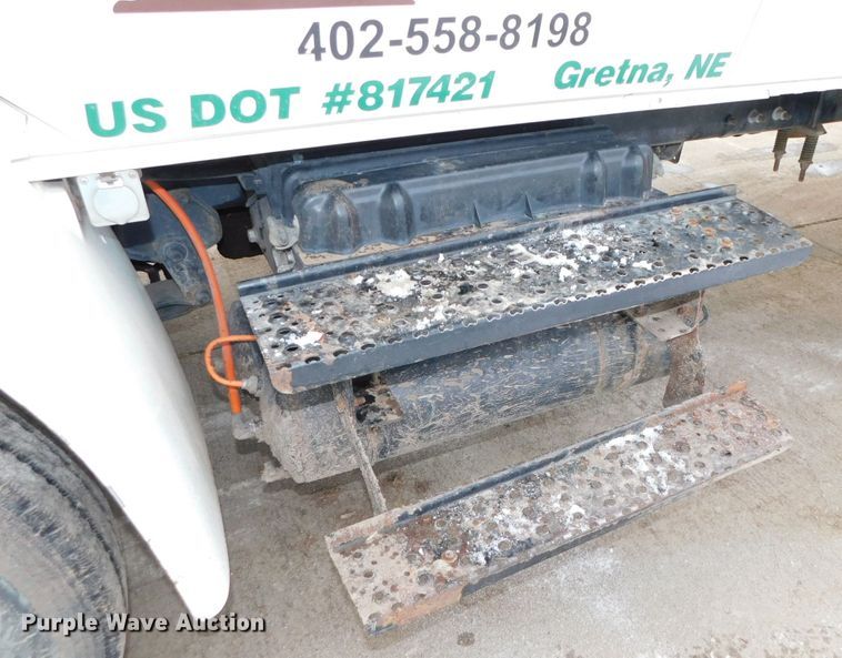 image for item DJ5911 2008 International 4300  chip bed truck