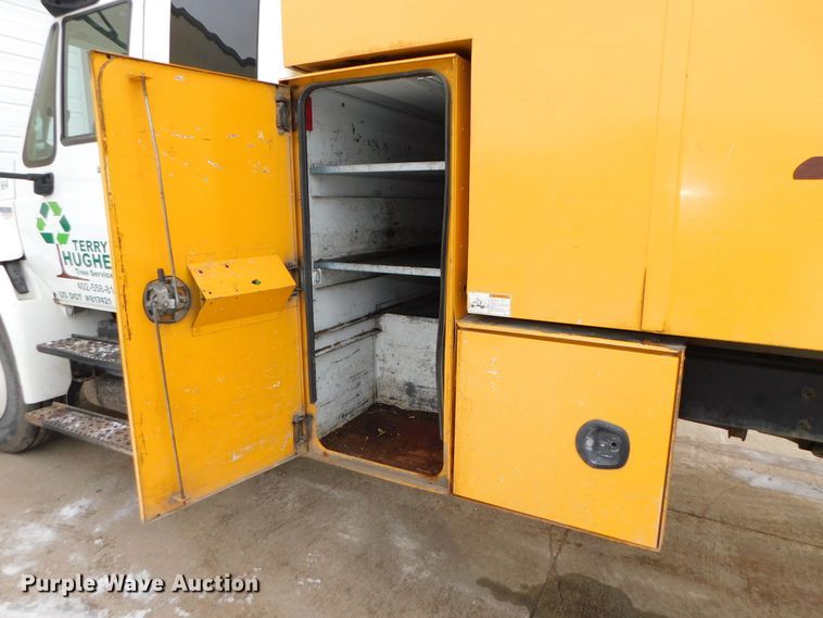 image for item DJ5911 2008 International 4300  chip bed truck