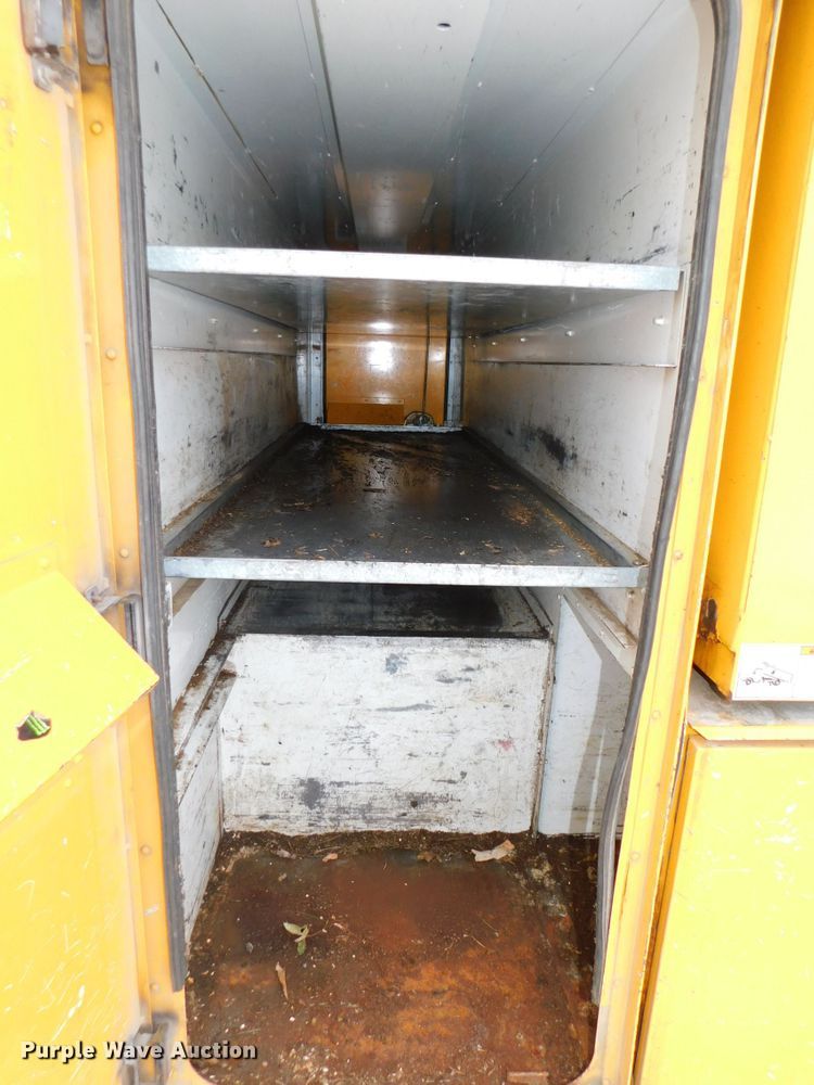 image for item DJ5911 2008 International 4300  chip bed truck