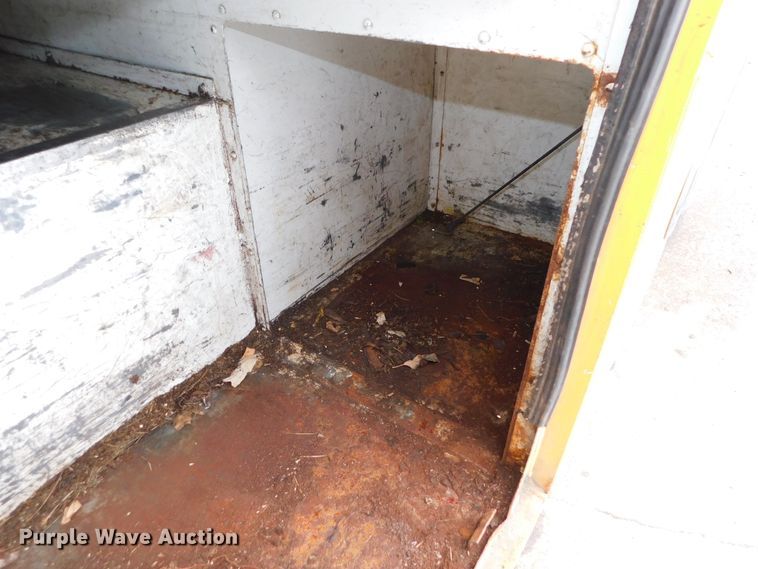 image for item DJ5911 2008 International 4300  chip bed truck