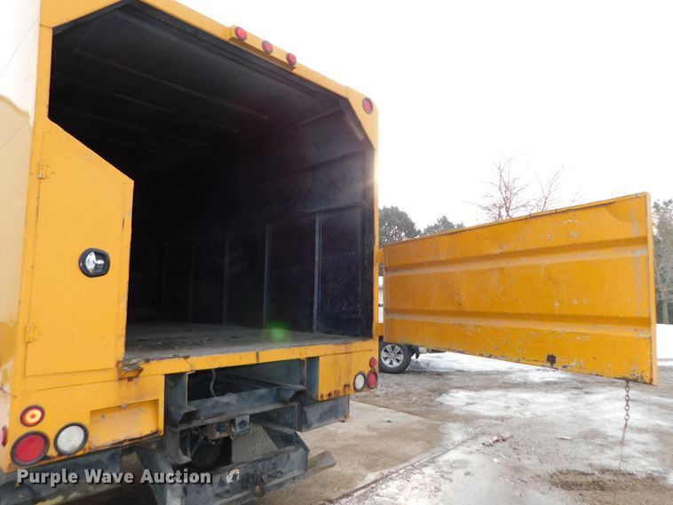 image for item DJ5911 2008 International 4300  chip bed truck