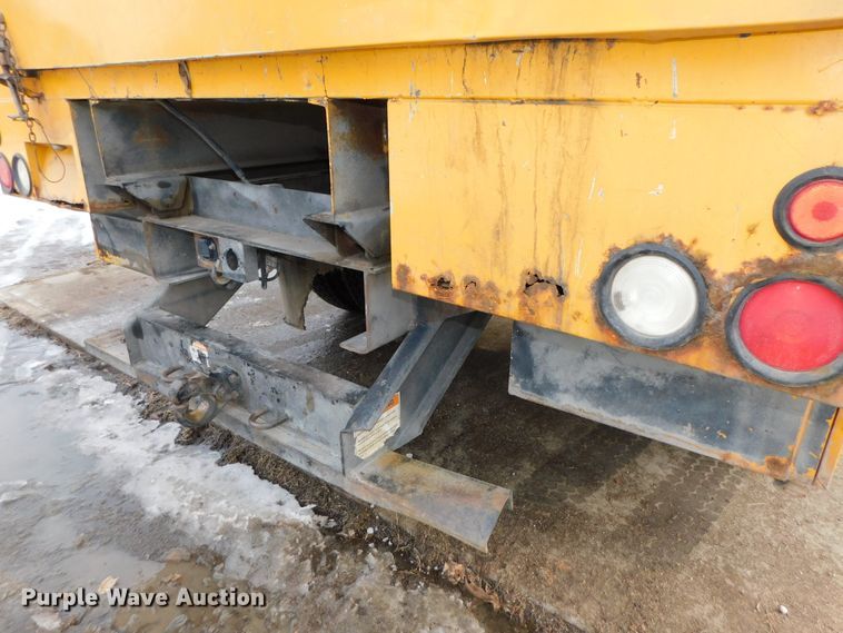 image for item DJ5911 2008 International 4300  chip bed truck