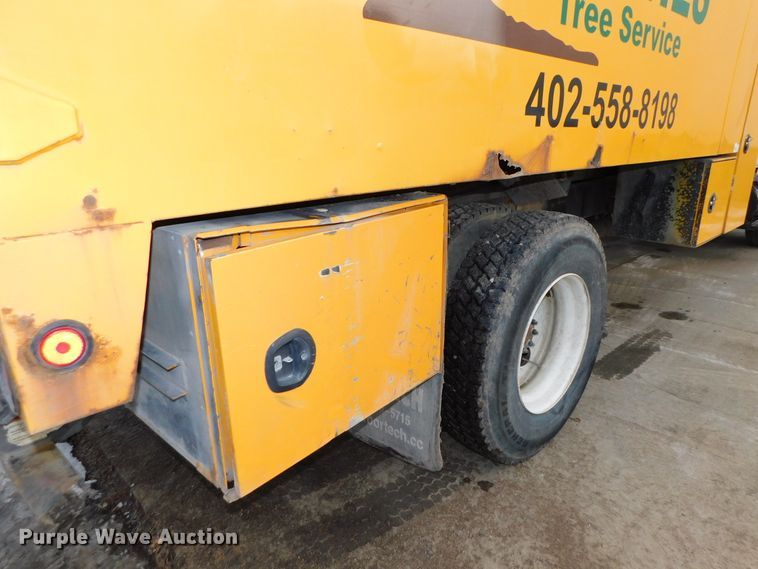 image for item DJ5911 2008 International 4300  chip bed truck