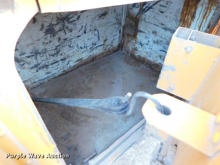 image for item DJ5911 2008 International 4300  chip bed truck