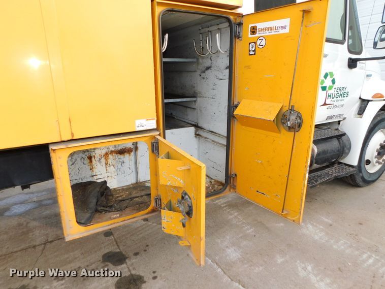 image for item DJ5911 2008 International 4300  chip bed truck