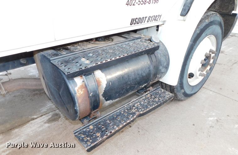 image for item DJ5911 2008 International 4300  chip bed truck