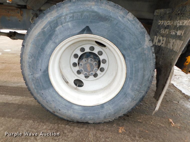 image for item DJ5911 2008 International 4300  chip bed truck