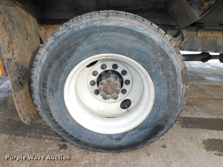 image for item DJ5911 2008 International 4300  chip bed truck