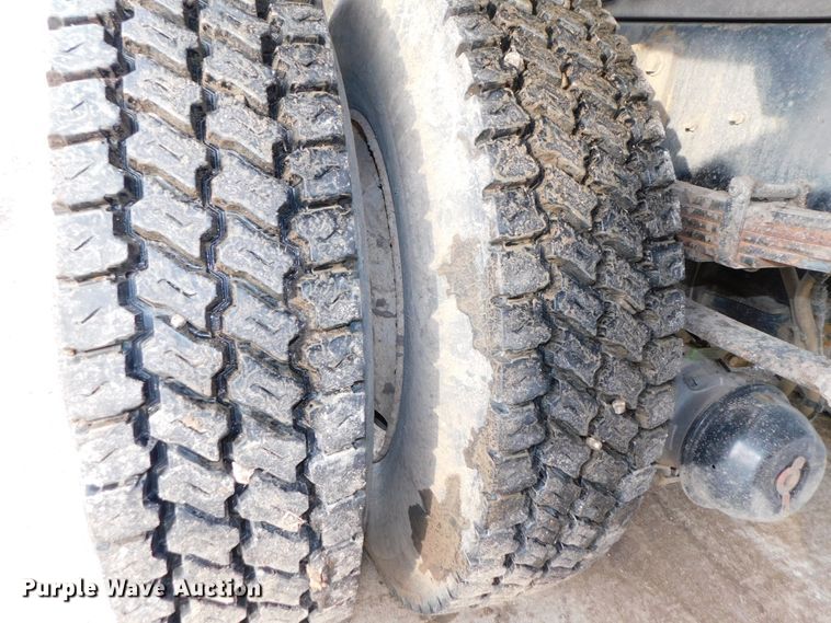 image for item DJ5911 2008 International 4300  chip bed truck