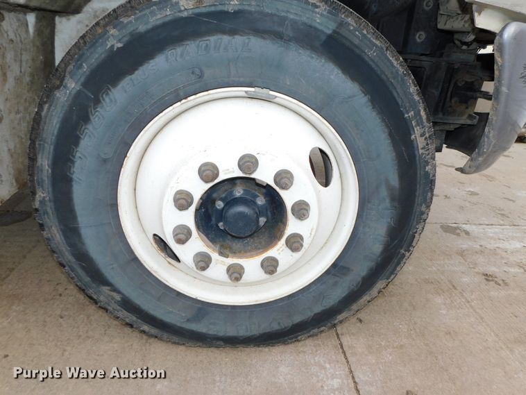 image for item DJ5911 2008 International 4300  chip bed truck