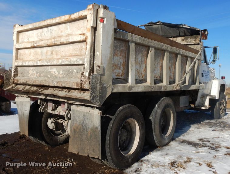 image for item DL2607 1992 Ford L8000  dump truck