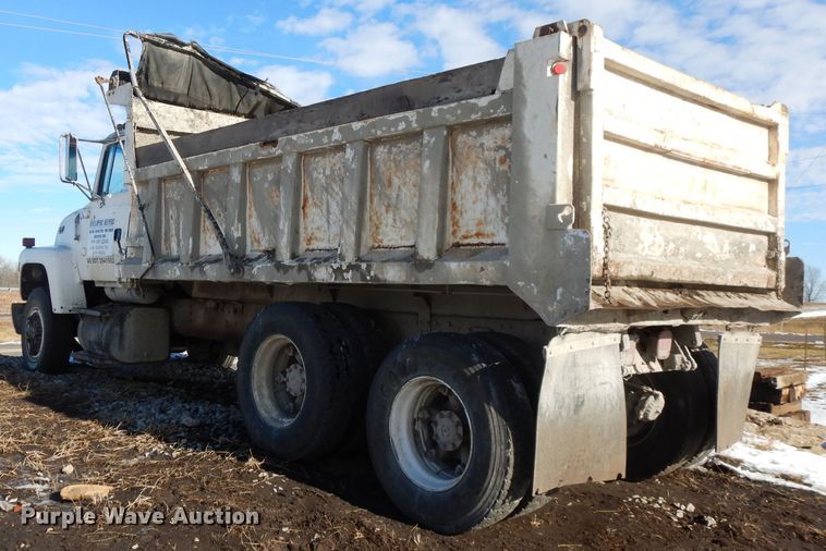 image for item DL2607 1992 Ford L8000  dump truck