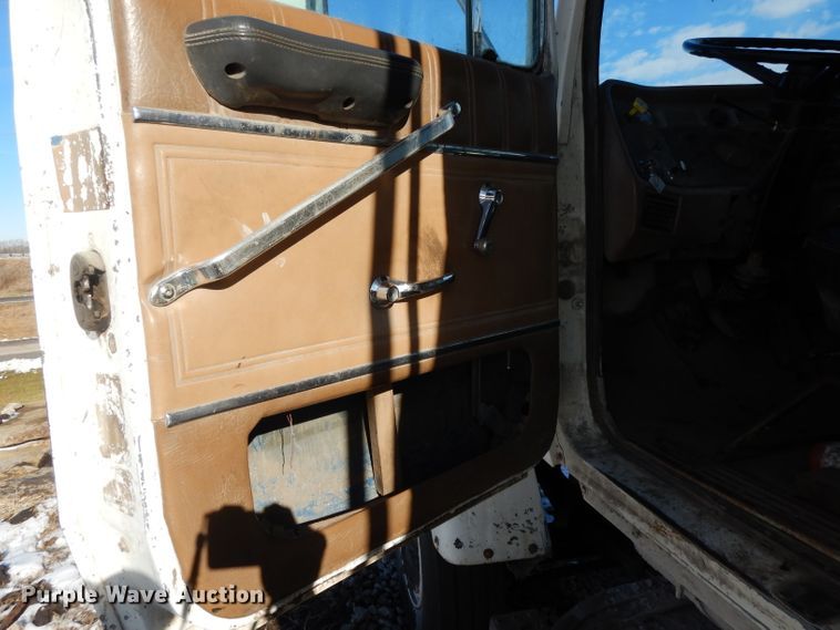 image for item DL2607 1992 Ford L8000  dump truck