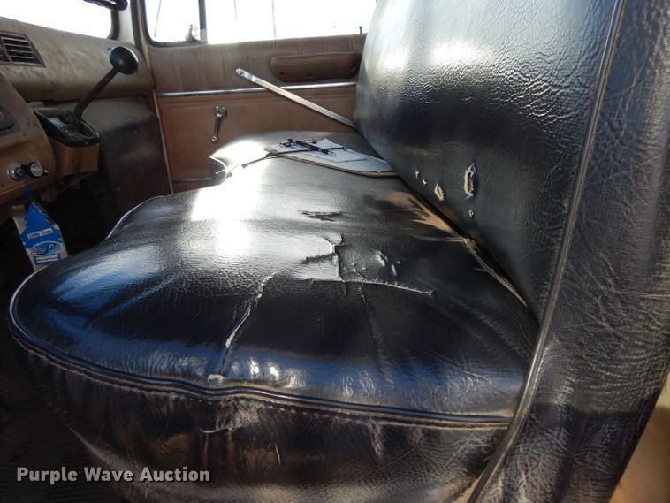 image for item DL2607 1992 Ford L8000  dump truck