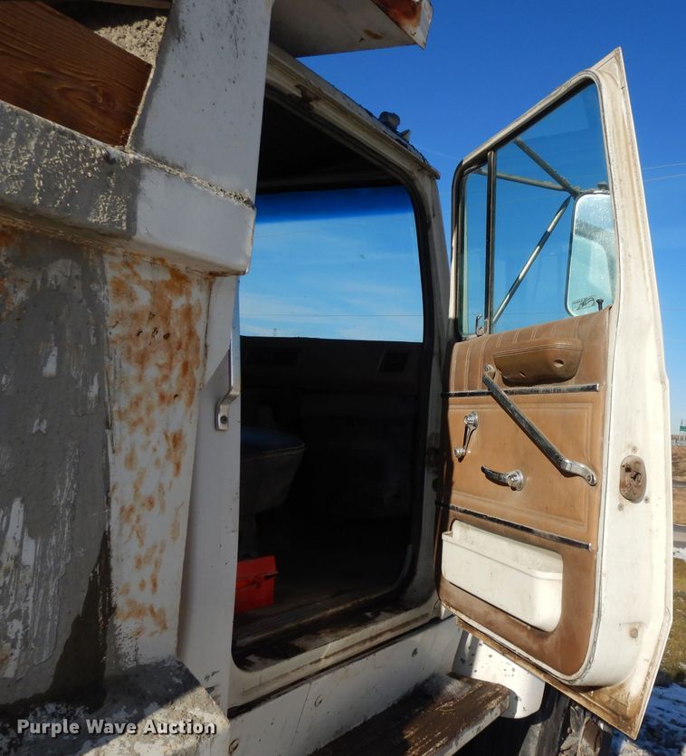 image for item DL2607 1992 Ford L8000  dump truck