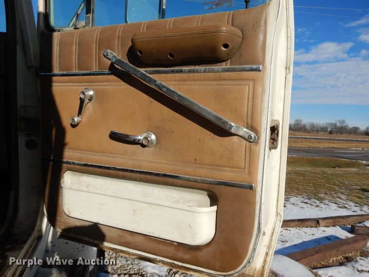 image for item DL2607 1992 Ford L8000  dump truck