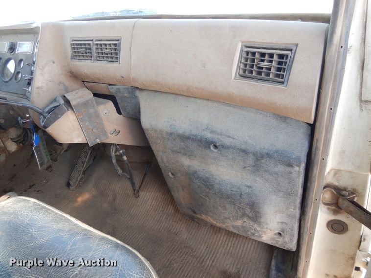 image for item DL2607 1992 Ford L8000  dump truck