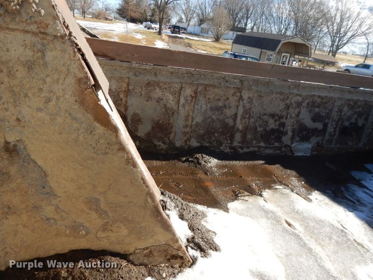 image for item DL2607 1992 Ford L8000  dump truck