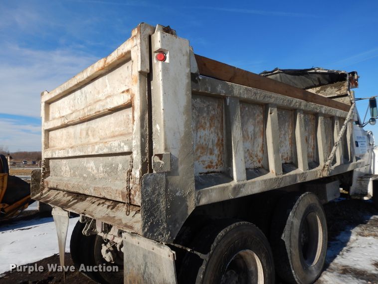 image for item DL2607 1992 Ford L8000  dump truck