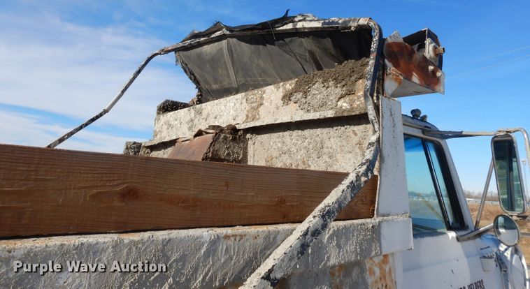 image for item DL2607 1992 Ford L8000  dump truck