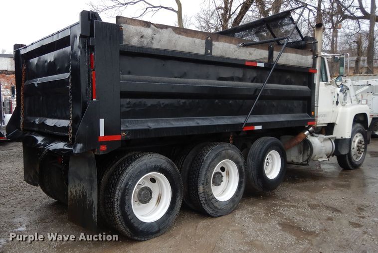 image for item DL2612 1982 Ford LT9000  dump truck