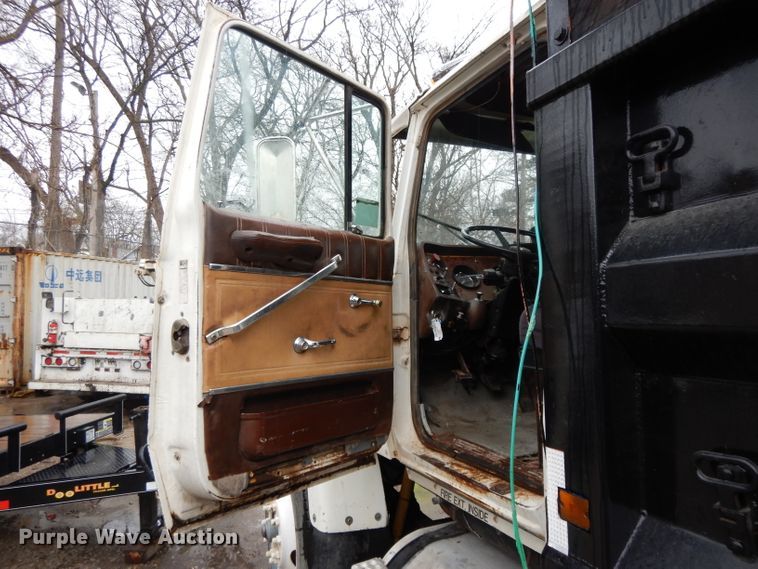 image for item DL2612 1982 Ford LT9000  dump truck