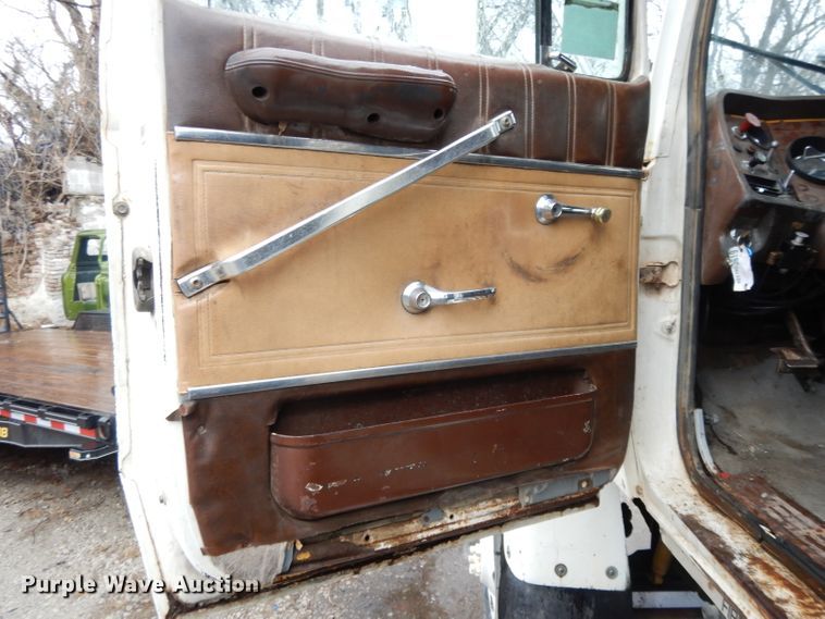 image for item DL2612 1982 Ford LT9000  dump truck