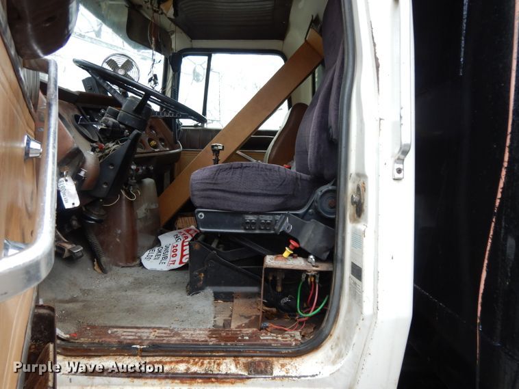 image for item DL2612 1982 Ford LT9000  dump truck