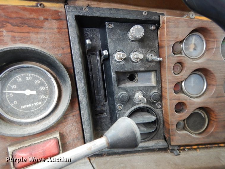 image for item DL2612 1982 Ford LT9000  dump truck