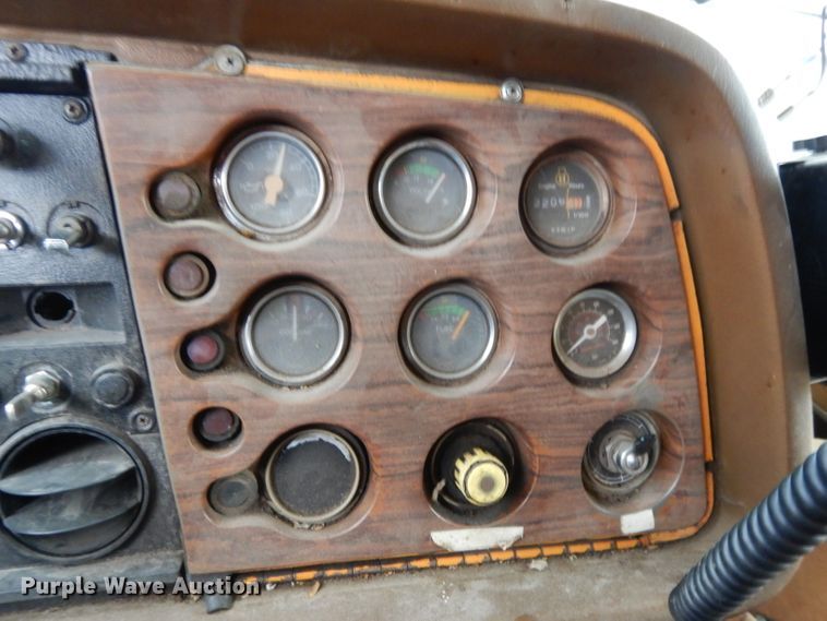 image for item DL2612 1982 Ford LT9000  dump truck