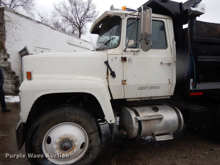 image for item DL2612 1982 Ford LT9000  dump truck