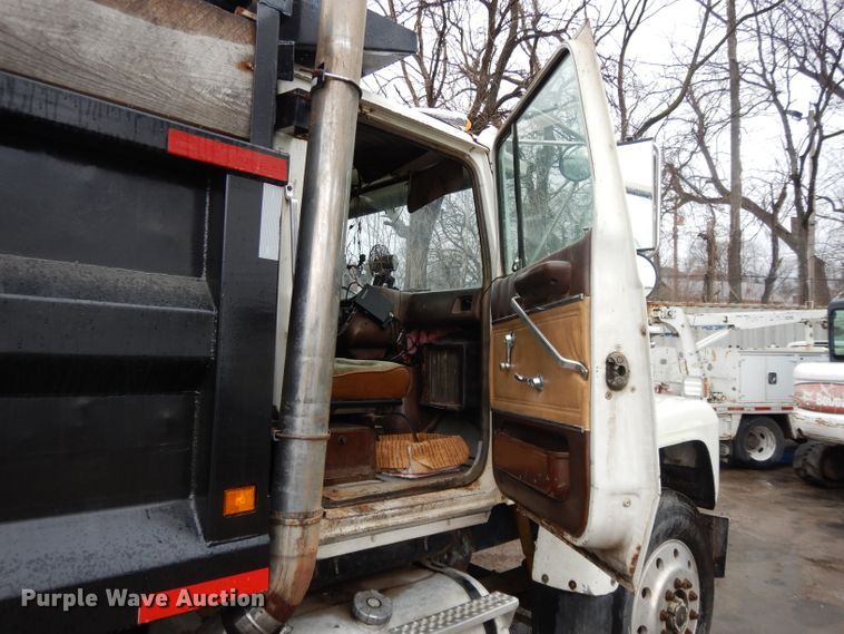 image for item DL2612 1982 Ford LT9000  dump truck