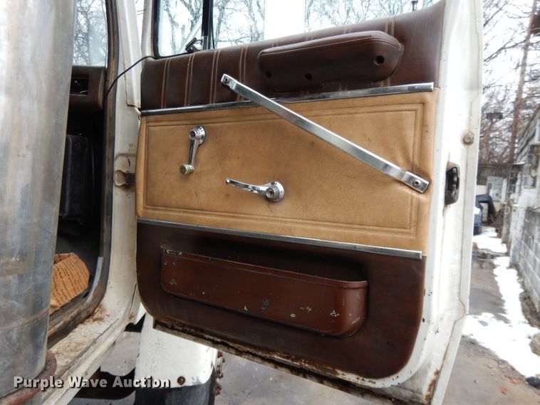 image for item DL2612 1982 Ford LT9000  dump truck