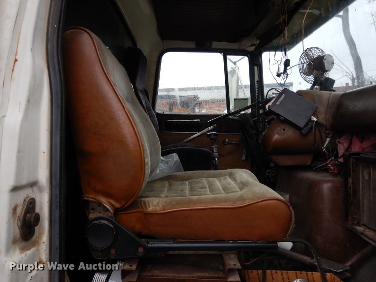 image for item DL2612 1982 Ford LT9000  dump truck