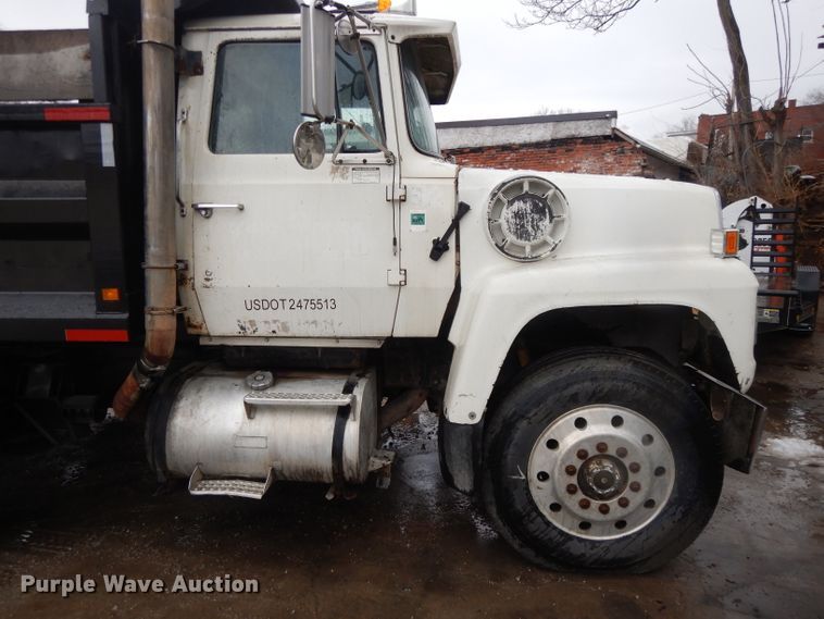 image for item DL2612 1982 Ford LT9000  dump truck