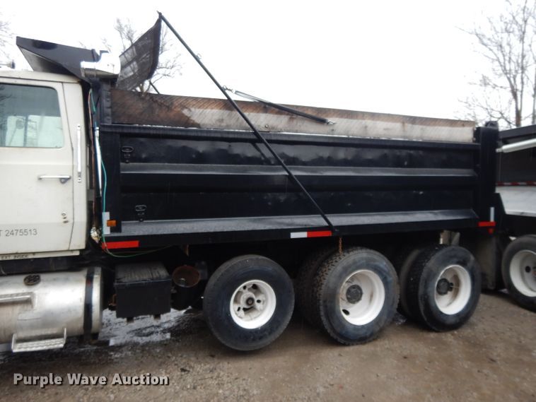 image for item DL2612 1982 Ford LT9000  dump truck