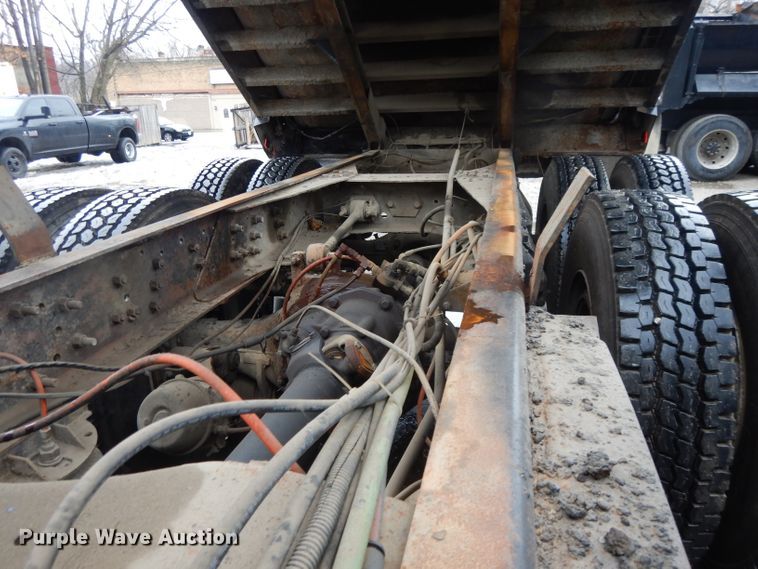 image for item DL2612 1982 Ford LT9000  dump truck